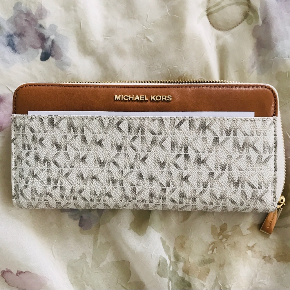 MICHAEL KORS Mercer Pocket Zip Around Wallet